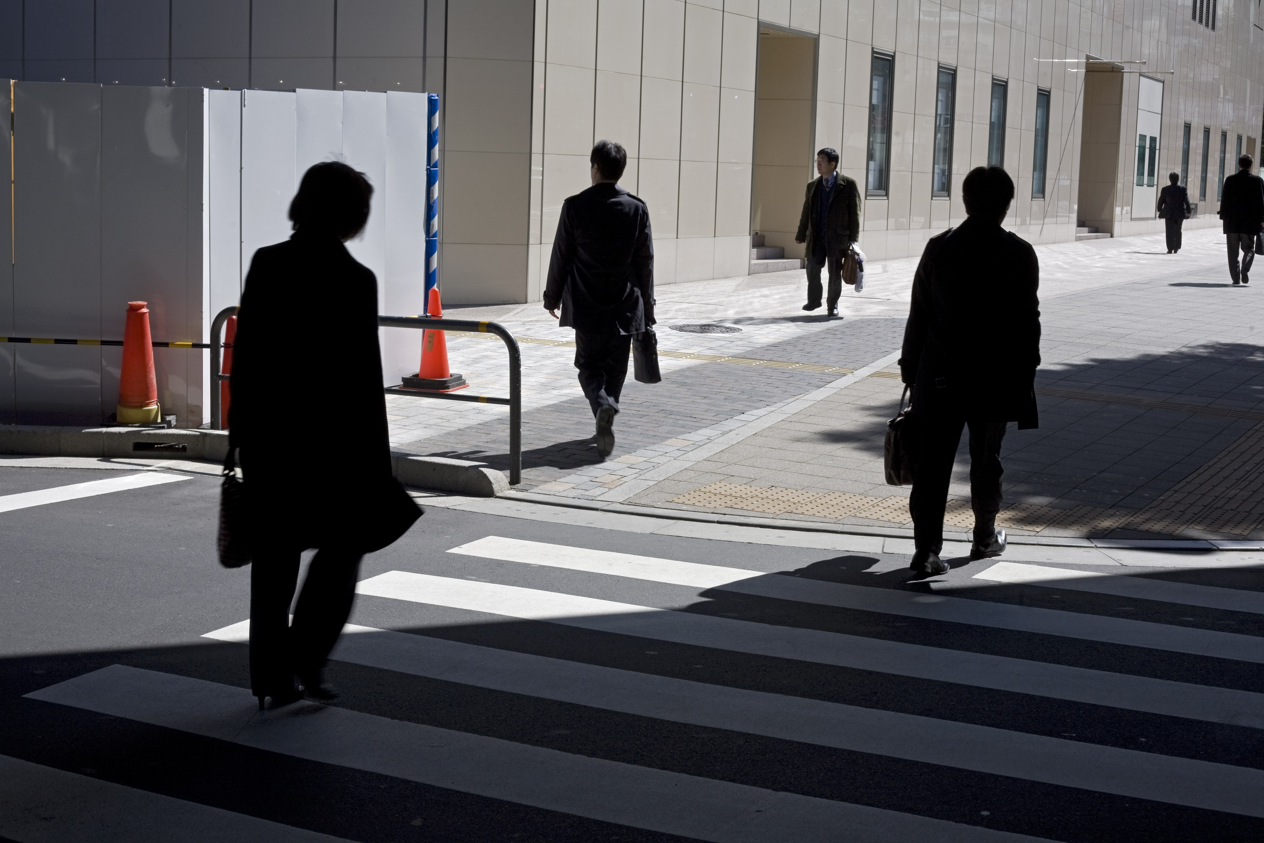 Le rythme des passants à Ginza est lent en contraste avec celui des annèes du 